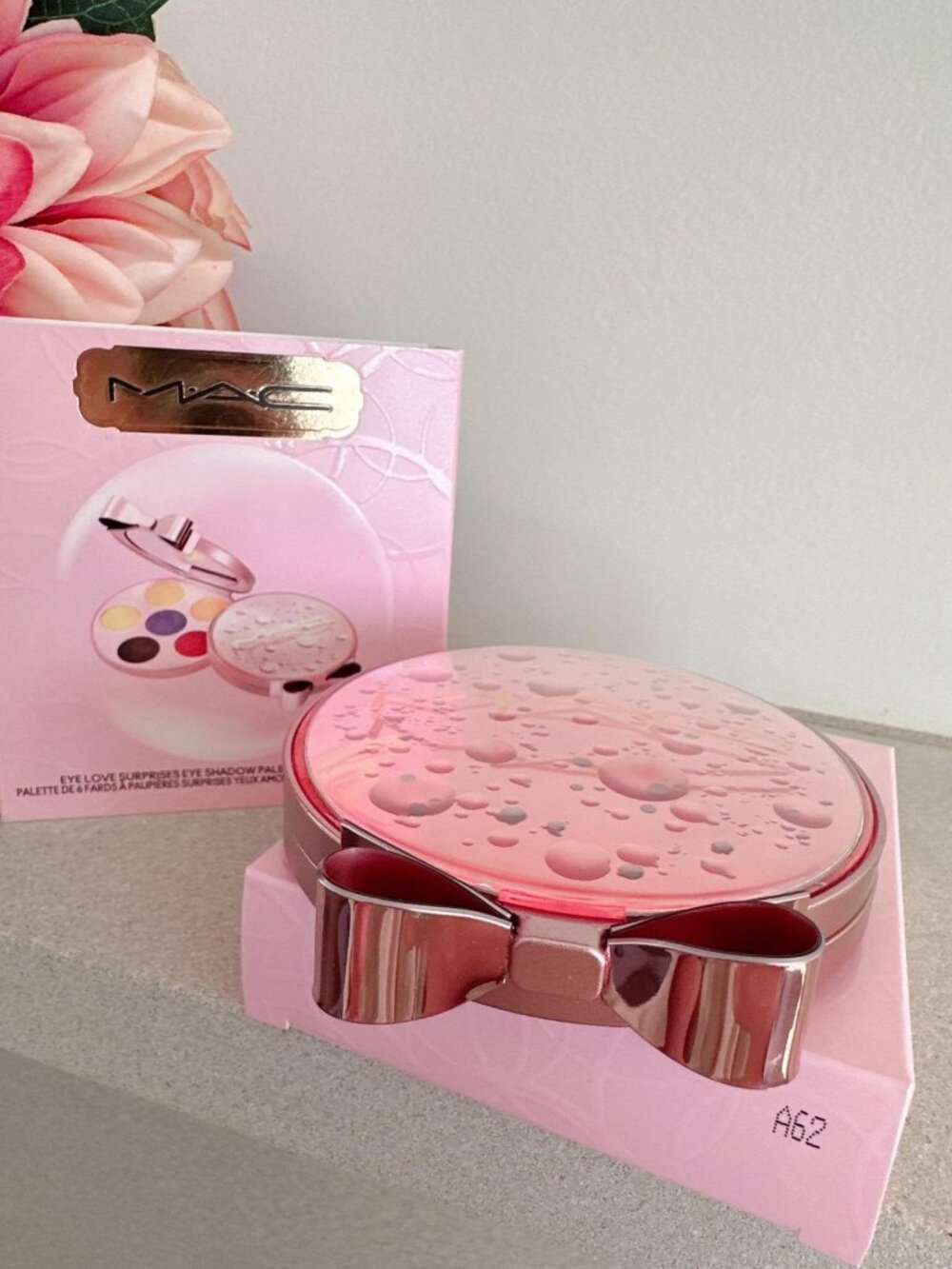 NIB MAC Holiday Eye Love Surprises Eye Shadow Palette x6 Bold Bows - Picture 4 of 7
